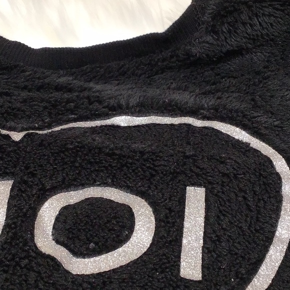 H&M faux fur black sweatshirt with print. - Picture 13 of 16